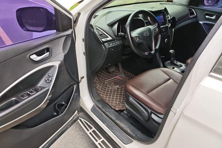 Used Hyundai Santa Fe 2013 2.4L Automatic 2WD Comfort Edition Driver Seat