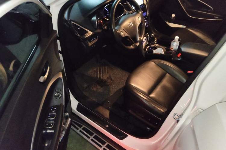 Used Hyundai Santa Fe 2013 2.4L Automatic Two-Wheel Drive Smart Version Driver Seat