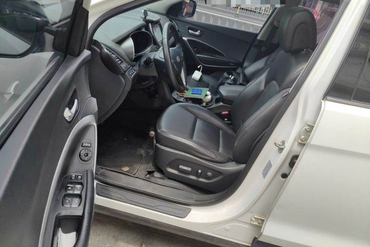 Used Hyundai Santa Fe 2013 2.4L Automatic Two-Wheel Drive Smart Version Driver Seat