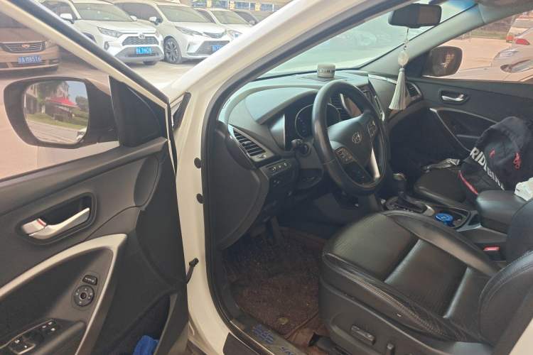 Used Hyundai Santa Fe 2013 2.4L Automatic Two-Wheel Drive Smart Version Driver Seat