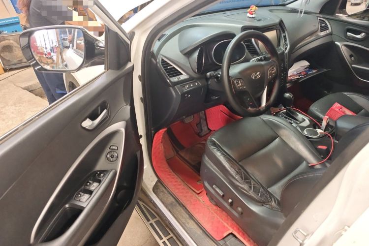 Used Hyundai Santa Fe 2013 2.4L Automatic Two-Wheel Drive Smart Version Driver Seat