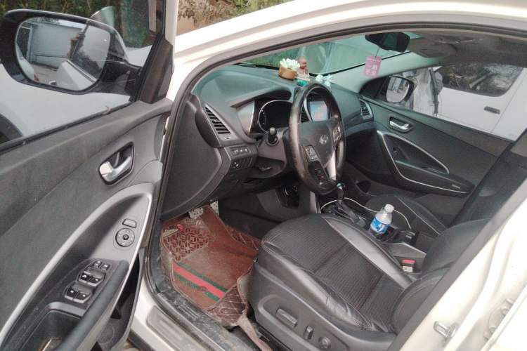 Used Hyundai Santa Fe 2013 2.4L Automatic Two-Wheel Drive Smart Version Driver Seat