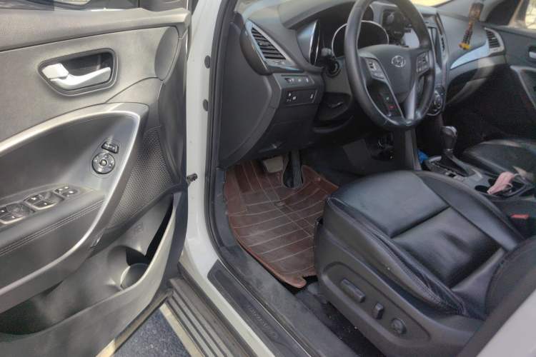 Used Hyundai Santa Fe 2013 Revised Version 2.4L Automatic All-Wheel Drive Smart Type Driver Seat