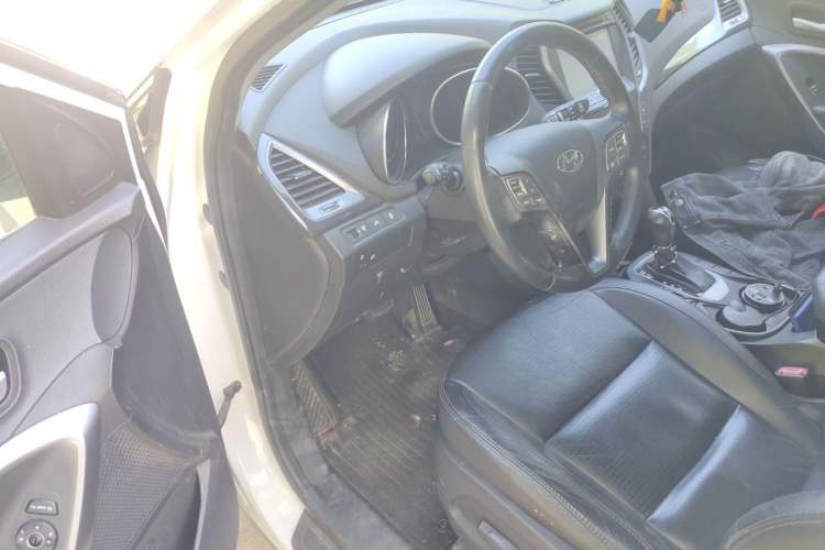 Used Hyundai Santa Fe 2013 2.4L Automatic Two-Wheel Drive Smart Version Driver Seat