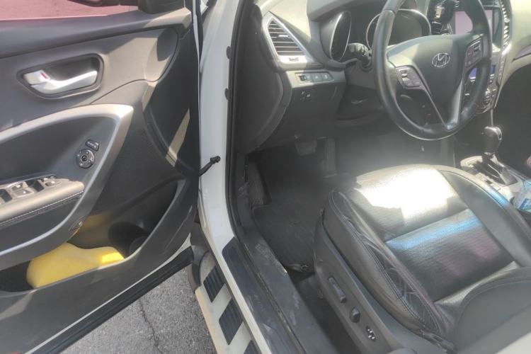 Used Hyundai Santa Fe 2013 2.4L Automatic Two-Wheel Drive Smart Version Driver Seat