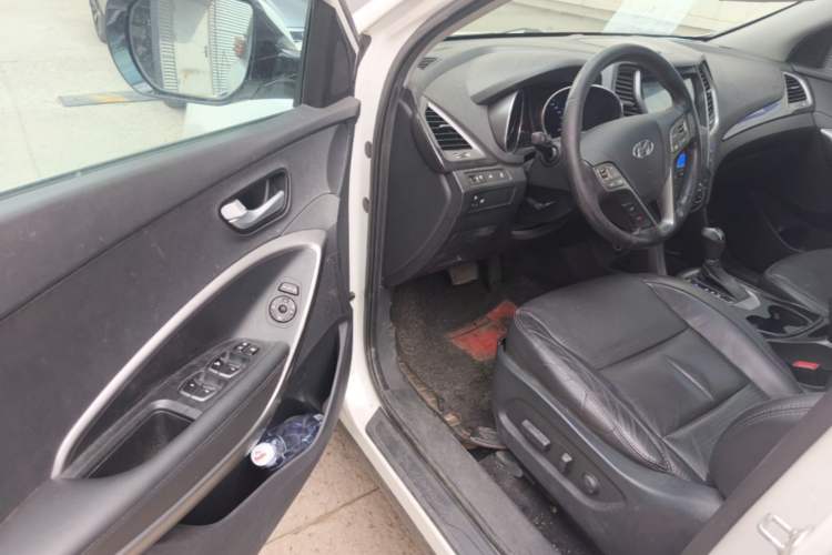 Used Hyundai Santa Fe 2013 2.4L Automatic Two-Wheel Drive Smart Version Driver Seat