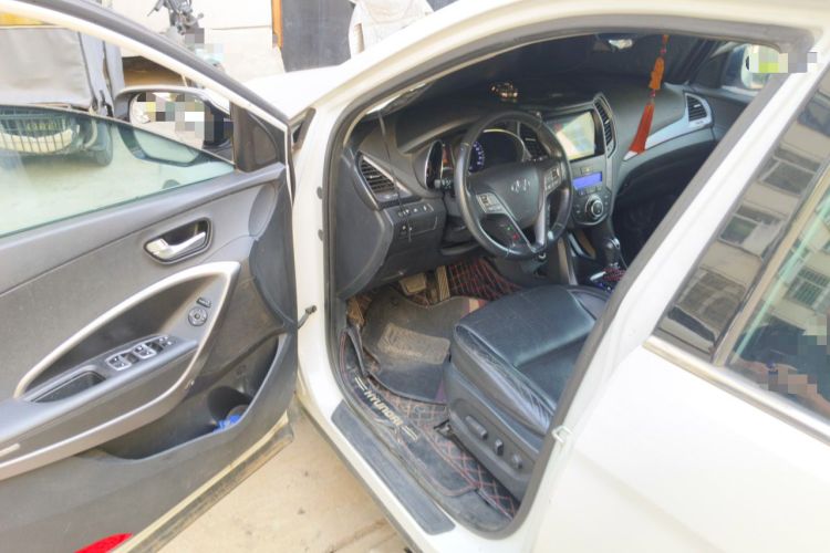Used Hyundai Santa Fe 2013 2.4L Automatic Two-Wheel Drive Smart Version Driver Seat