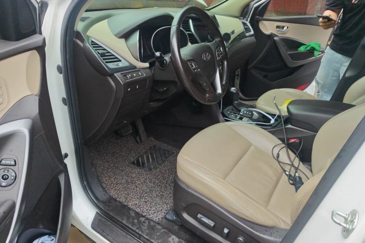 Used Hyundai Santa Fe 2013 2.4L Automatic 4x4 Prestige Edition Driver Seat