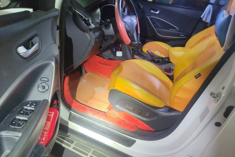 Used Hyundai Santa Fe 2013 2.4L Automatic Two-Wheel Drive Smart Version Driver Seat