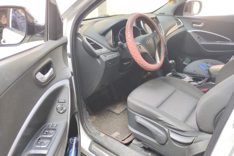 Used Hyundai Santa Fe 2013 2.4L Automatic 2WD Comfort Edition Driver Seat