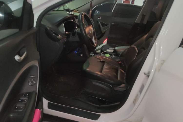 Used Hyundai Santa Fe 2013 2.4L Automatic 2WD Comfort Edition Driver Seat