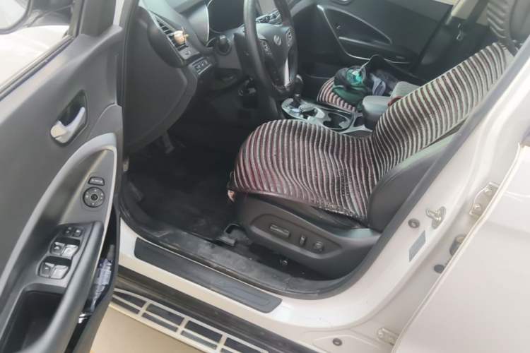 Used Hyundai Santa Fe 2013 2.4L Automatic Two-Wheel Drive Smart Version Driver Seat