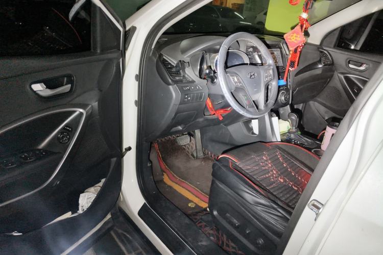 Used Hyundai Santa Fe 2013 2.4L Automatic Two-Wheel Drive Smart Version Driver Seat