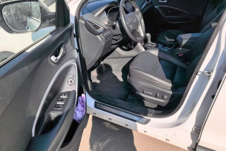 Used Hyundai Santa Fe 2013 2.0T Automatic All-Wheel Drive Prestige Version Driver Seat