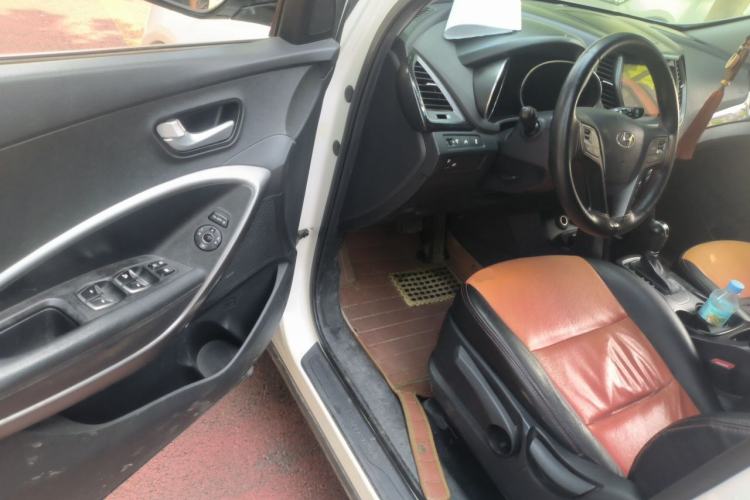 Used Hyundai Santa Fe 2013 2.4L Automatic 2WD Comfort Edition Driver Seat