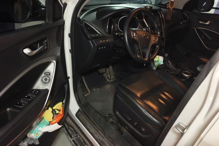Used Hyundai Santa Fe 2013 Revised Version 2.0T Automatic All-Wheel Drive Top-Tier Trim Driver Seat
