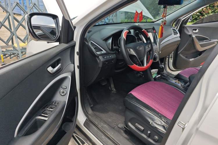 Used Hyundai Santa Fe 2013 Revised Version 2.4L Automatic All-Wheel Drive Smart Type Driver Seat