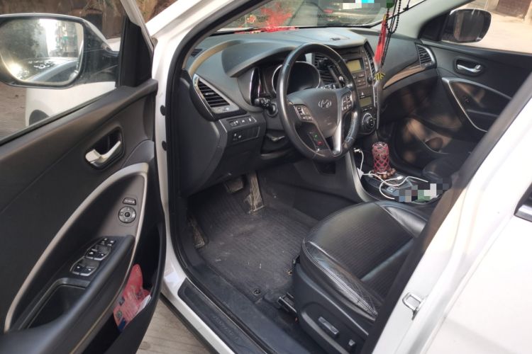 Used Hyundai Santa Fe 2013 2.4L Automatic Two-Wheel Drive Smart Version Driver Seat