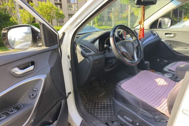Used Hyundai Santa Fe 2013 2.4L Automatic Two-Wheel Drive Smart Version Driver Seat