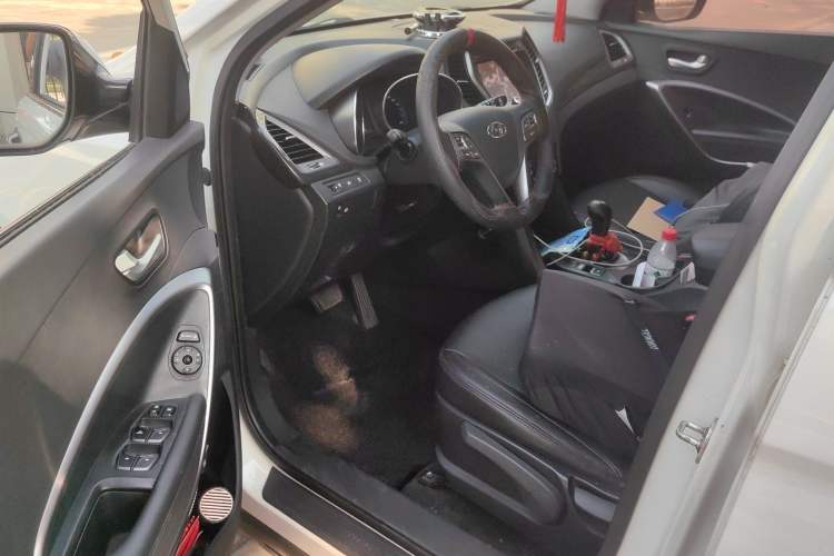 Used Hyundai Santa Fe 2013 2.4L Automatic 2WD Comfort Edition Driver Seat