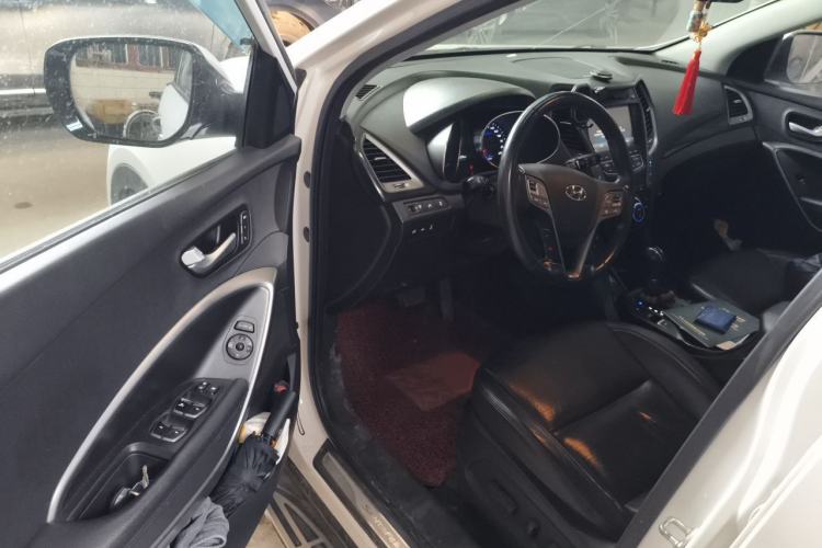 Used Hyundai Santa Fe 2013 2.0T Automatic All-Wheel Drive Top Trim Driver Seat