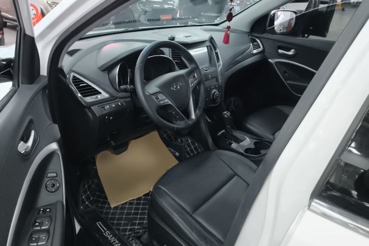 Used Hyundai Santa Fe 2013 2.4L Automatic Two-Wheel Drive Smart Version Driver Seat