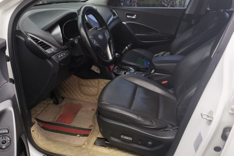 Used Hyundai Santa Fe 2013 2.4L Automatic Two-Wheel Drive Smart Version Driver Seat