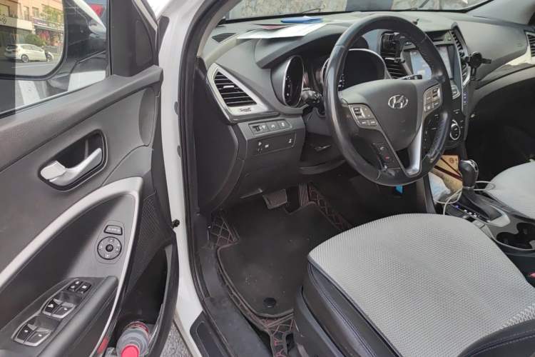 Used Hyundai Santa Fe 2013 Revised Version 2.4L Automatic All-Wheel Drive Smart Type Driver Seat