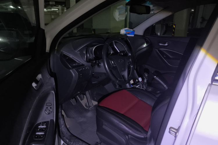 Used Hyundai Santa Fe 2013 2.4L Manual Two-Wheel Drive Comfort Version Driver Seat