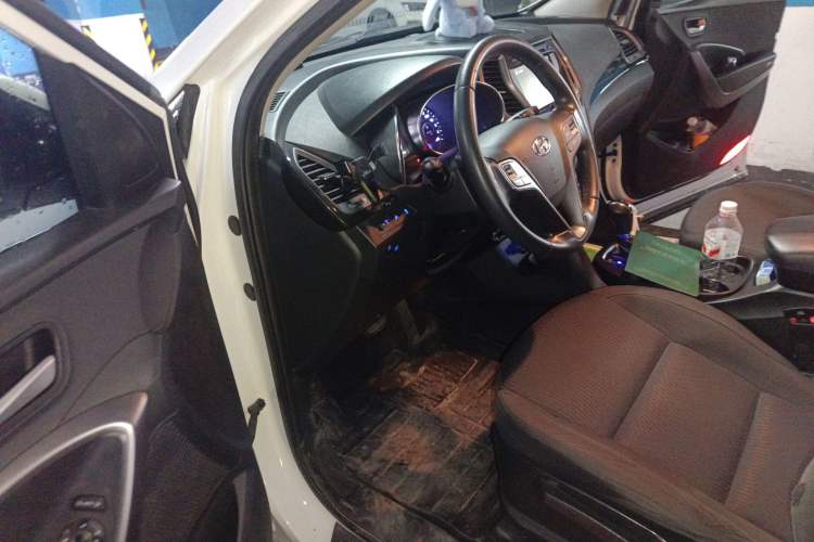 Used Hyundai Santa Fe 2013 2.4L Automatic 2WD Comfort Edition Driver Seat