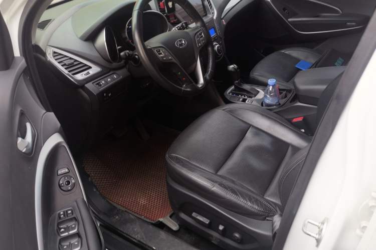 Used Hyundai Santa Fe 2013 2.4L Automatic Two-Wheel Drive Smart Version Driver Seat