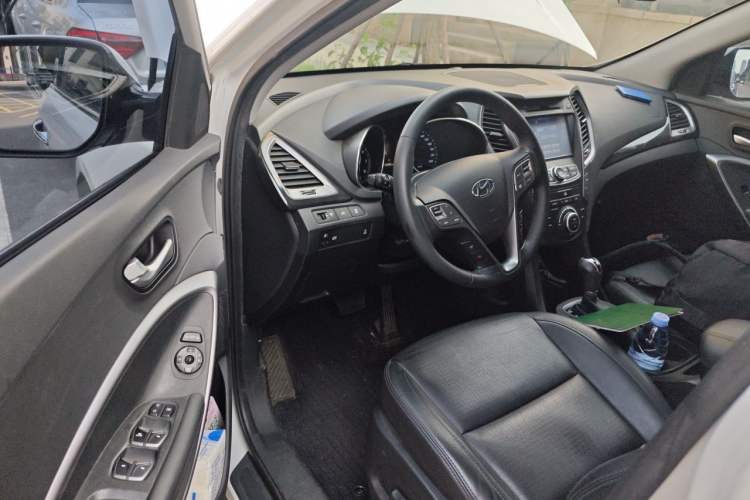 Used Hyundai Santa Fe 2013 Revised Version 2.4L Automatic All-Wheel Drive Smart Type Driver Seat