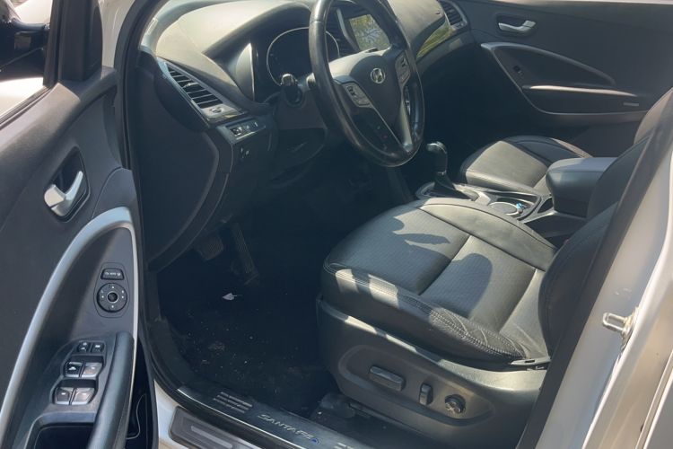 Used Hyundai Santa Fe 2013 2.4L Automatic Two-Wheel Drive Smart Version Driver Seat