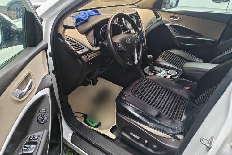Used Hyundai Santa Fe 2013 2.4L Automatic Two-Wheel Drive Smart Version Driver Seat