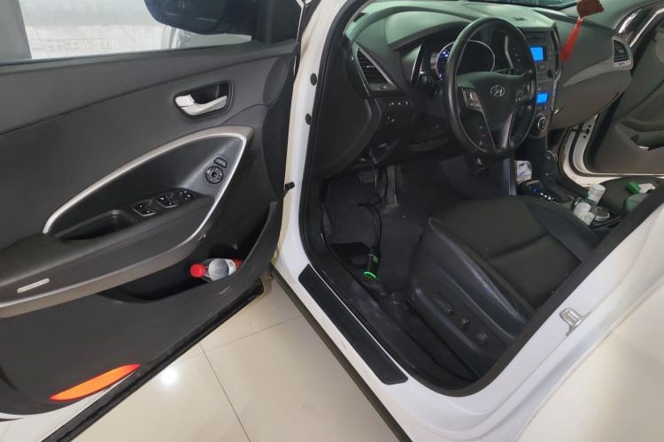 Used Hyundai Santa Fe 2013 2.4L Automatic Two-Wheel Drive Smart Version Driver Seat