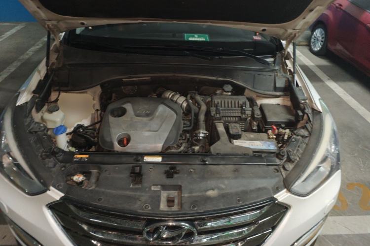 Used Hyundai Santa Fe 2013 2.0T Automatic All-Wheel Drive Top Trim Engine Bay