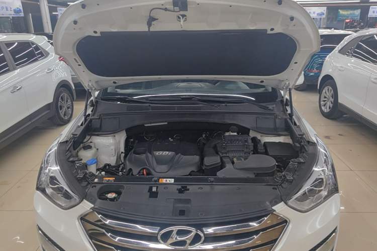 Used Hyundai Santa Fe 2013 2.4L Automatic Two-Wheel Drive Smart Version Engine Bay