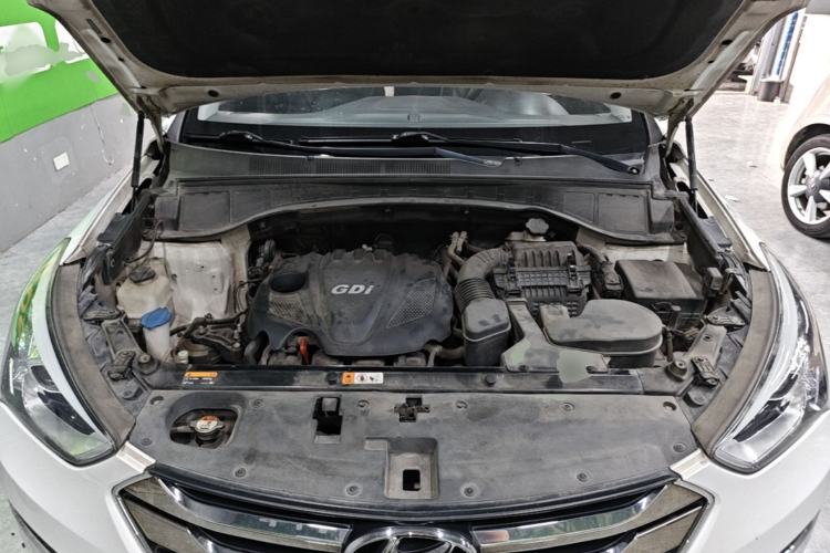 Used Hyundai Santa Fe 2013 Revised Version 2.4L Automatic All-Wheel Drive Smart Type Engine Bay