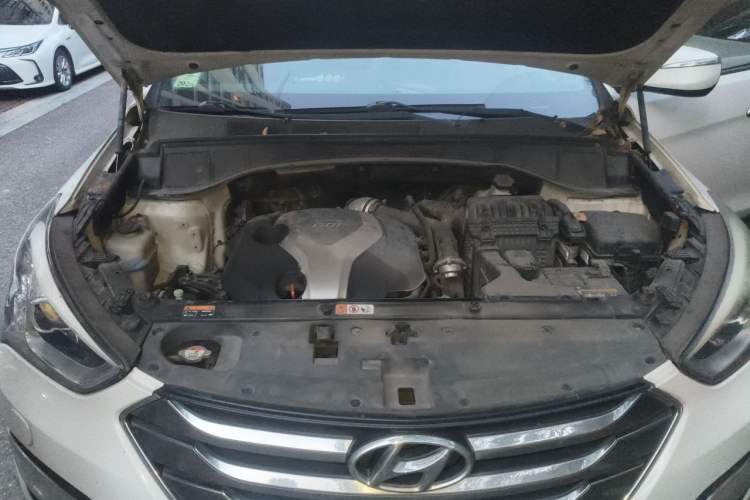 Used Hyundai Santa Fe 2013 2.0T Automatic All-Wheel Drive Prestige Version Engine Bay