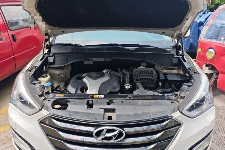 Used Hyundai Santa Fe 2013 2.0T Automatic All-Wheel Drive Top Trim Engine Bay