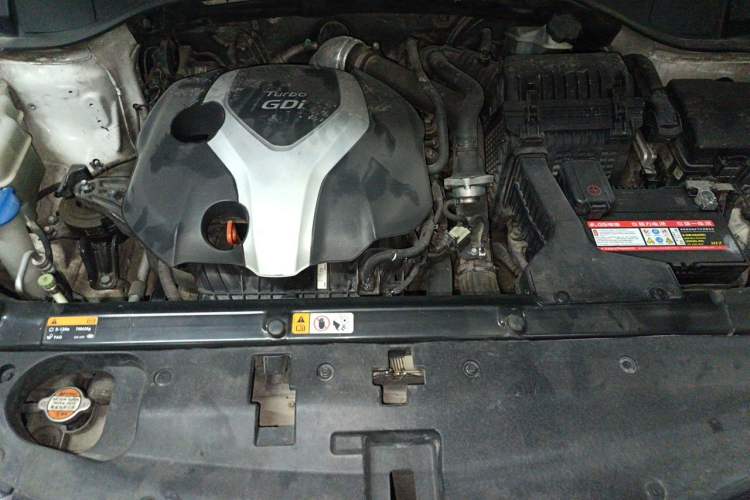 Used Hyundai Santa Fe 2013 2.0T Automatic All-Wheel Drive Top Trim Engine Bay