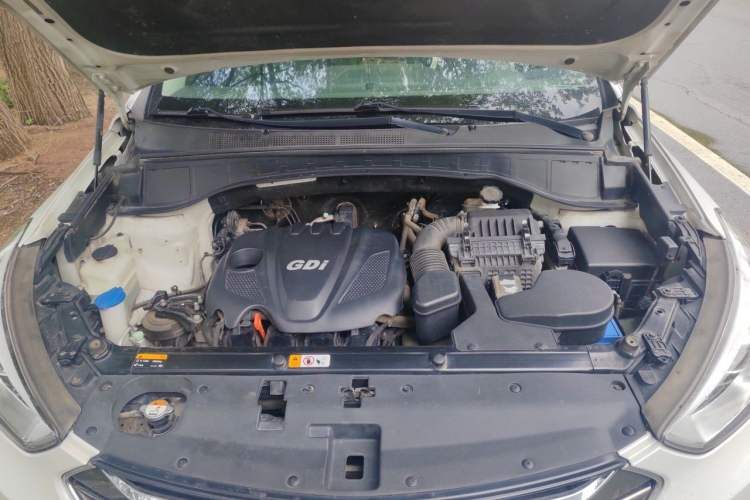 Used Hyundai Santa Fe 2013 2.4L Automatic Two-Wheel Drive Smart Version Engine Bay