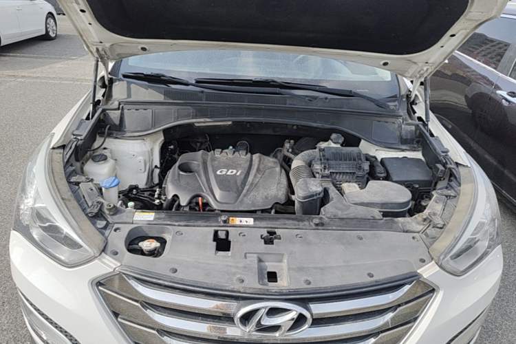 Used Hyundai Santa Fe 2013 2.4L Automatic 2WD Comfort Edition Engine Bay