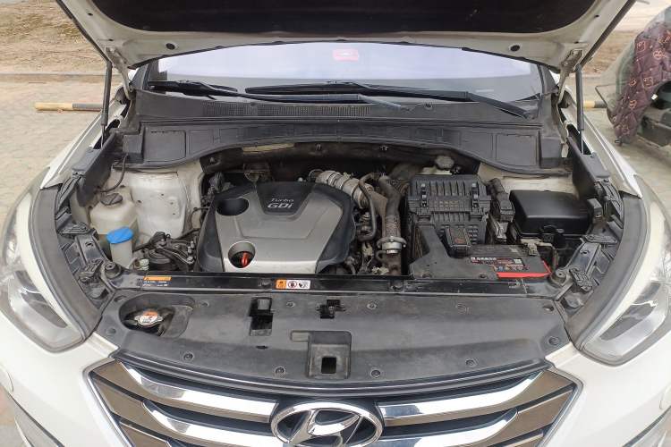 Used Hyundai Santa Fe 2013 Revised Version 2.0T Automatic All-Wheel Drive Top-Tier Trim Engine Bay