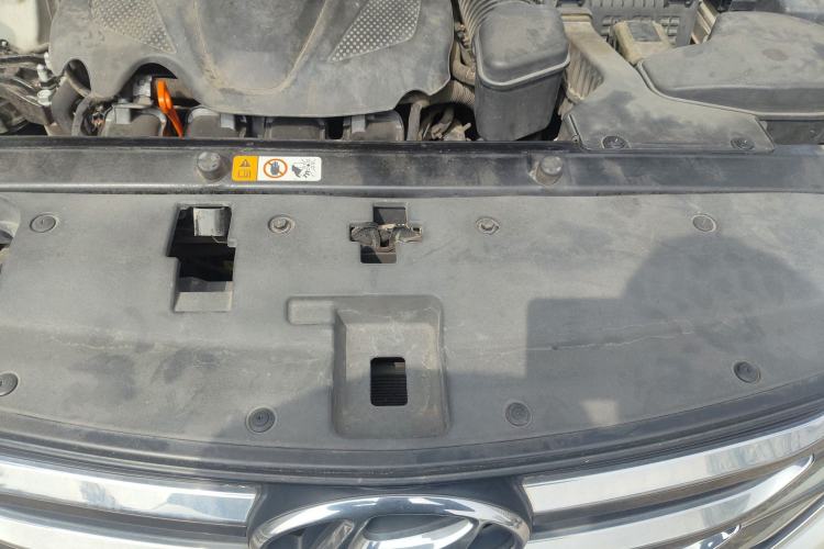 Used Hyundai Santa Fe 2013 2.4L Automatic Two-Wheel Drive Smart Version Engine Bay
