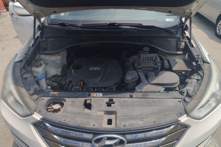 Used Hyundai Santa Fe 2013 2.4L Automatic Two-Wheel Drive Smart Version Engine Bay