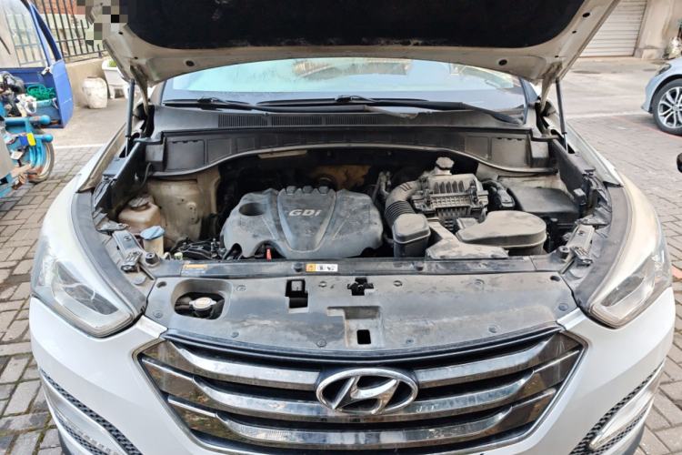 Used Hyundai Santa Fe 2013 2.4L Automatic Two-Wheel Drive Smart Version Engine Bay