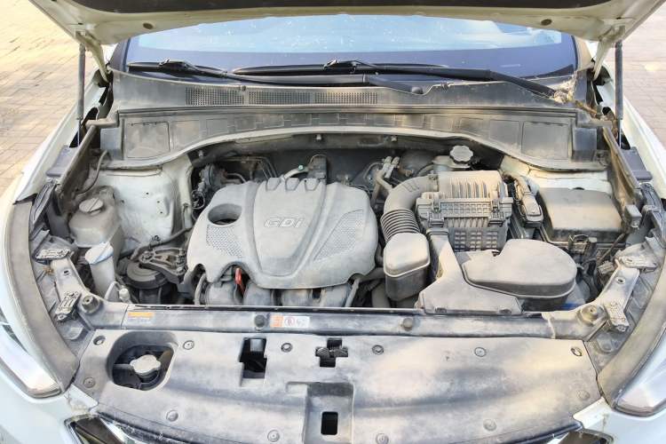 Used Hyundai Santa Fe 2013 Revised Version 2.4L Automatic All-Wheel Drive Smart Type Engine Bay