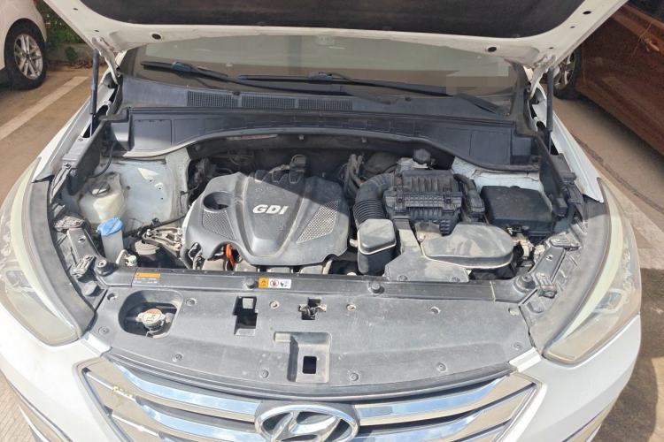 Used Hyundai Santa Fe 2013 2.4L Automatic Two-Wheel Drive Smart Version Engine Bay