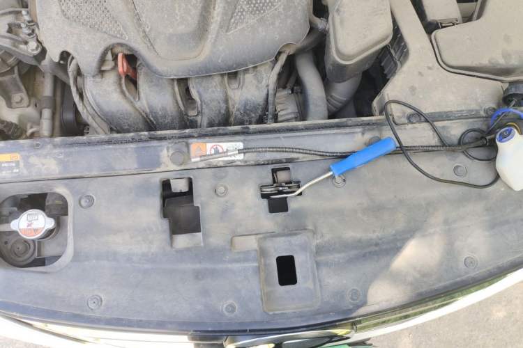 Used Hyundai Santa Fe 2013 2.4L Automatic Two-Wheel Drive Smart Version Engine Bay